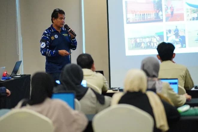 Peserta mencari program pelatihan GERAKS